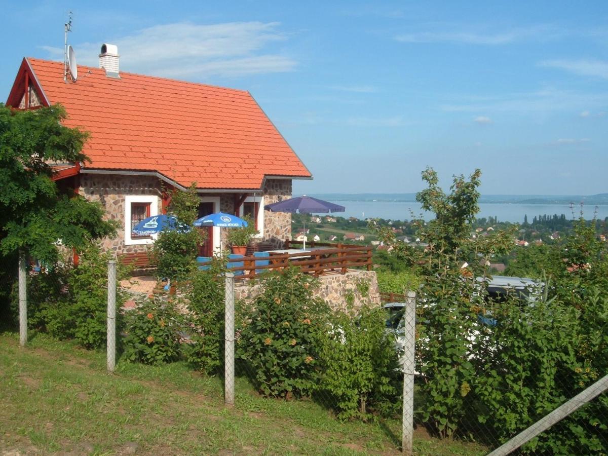 Апартаменты Szent Orban Vendeghaz Абрахамхедь Экстерьер фото